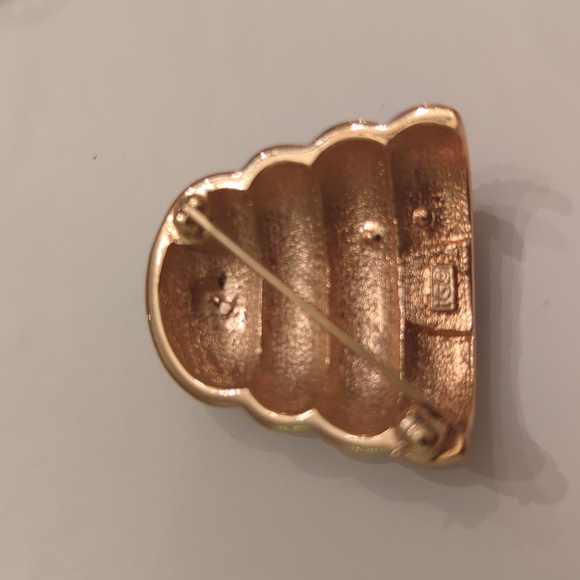 Gold tone with diamonds Bee hive brooch - Picture 3 of 4